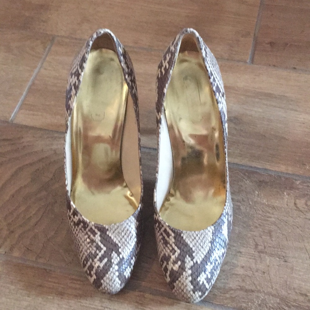 Size 7 Coach heels